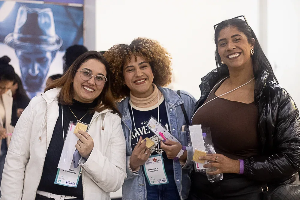 Equipe reunida durante evento anterior
